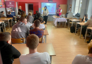 uczniowie, sala lekcyjna